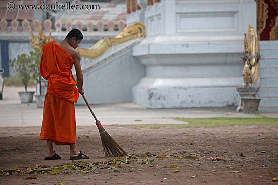 monk-sweeping-01.jpg