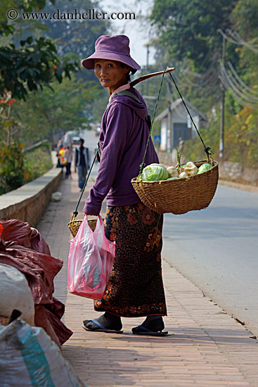 woman-carrying-don_ganh-03.jpg