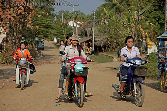 women-on-motorcycles.jpg