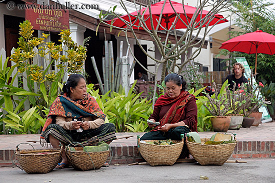 old-women-w-food-baskets-2.jpg