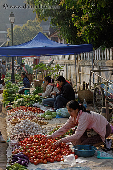 women-selling-produce-in-market-10.jpg