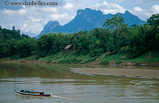 boats-on-nam_khan-river-07.jpg