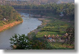 images/Asia/Laos/LuangPrabang/Scenics/River/village-by-river.jpg