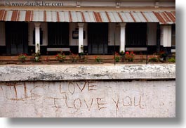 images/Asia/Laos/LuangPrabang/Signs/i_love_you-graffiti.jpg