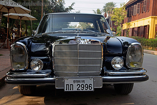 black-mercedes-benz-5.jpg