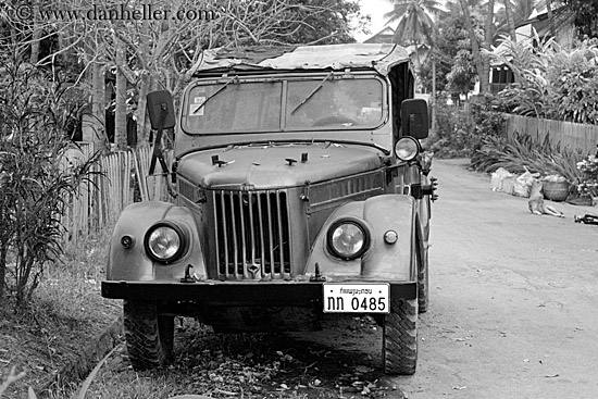 old-jeep-bw.jpg