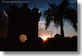 images/Asia/Laos/Vientiane/patuxay-monument-n-sunset-1.jpg