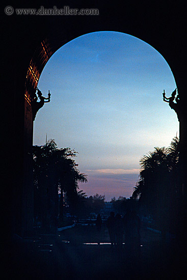 patuxay-monument-silhouette.jpg