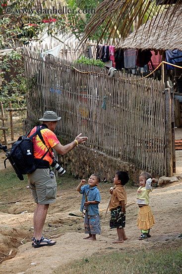 photographer-talking-to-toddlers.jpg