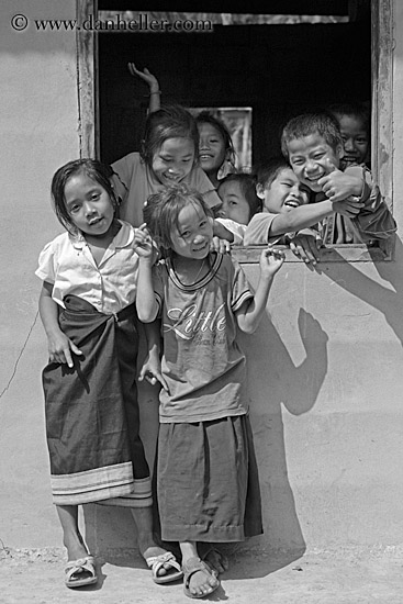 kids-playing-at-window-4-bw.jpg