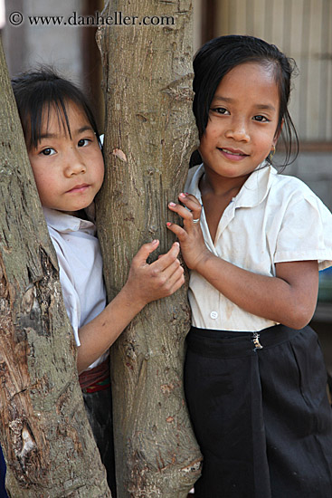 girls-by-tree-2.jpg