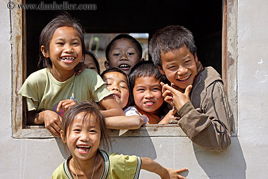 kids-playing-at-window-3.jpg