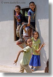images/Asia/Laos/Villages/RiverVillage1/Groups/kids-playing-at-window-5.jpg