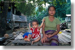 images/Asia/Laos/Villages/RiverVillage2/mother-n-child-1.jpg