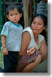 images/Asia/Laos/Villages/RiverVillage2/mother-n-child-2.jpg