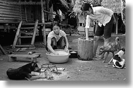 images/Asia/Laos/Villages/RiverVillage2/women-washing-clothes-1-bw.jpg