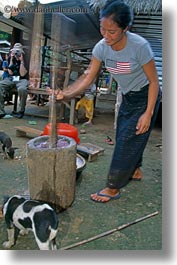 images/Asia/Laos/Villages/RiverVillage2/women-washing-clothes-2.jpg