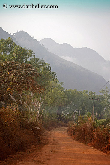 dirt-road-n-mtns.jpg