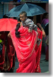 images/Asia/Nepal/Kathmandu/Pashupatinath/Women/mother-carrying-baby.jpg