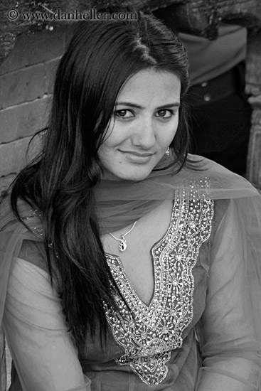 nepalese-teenage-girl-04-bw.jpg