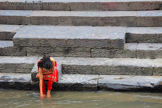 people-on-sighat-stairs-05.jpg