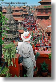 images/Asia/Nepal/Kathmandu/PatanDarburSquare/Crowds/viewing-crowds.jpg