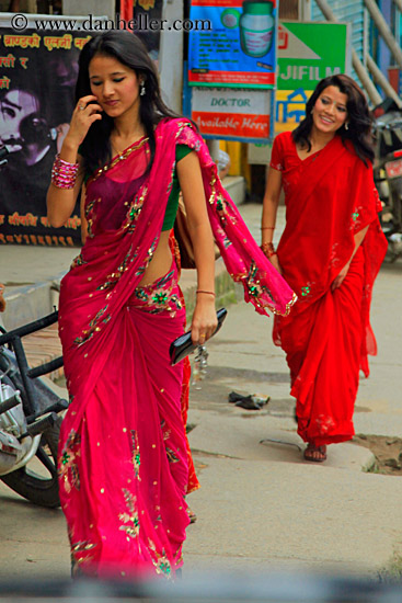 girls-walking-02.jpg