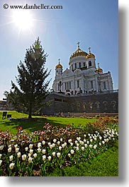 images/Asia/Russia/Moscow/Buildings/Churches/CathedralOfChrist/church-n-tulips-3.jpg