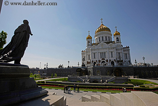 statue-n-church-1.jpg