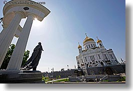 images/Asia/Russia/Moscow/Buildings/Churches/CathedralOfChrist/statue-n-church-2.jpg