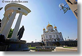 images/Asia/Russia/Moscow/Buildings/Churches/CathedralOfChrist/statue-n-church-3.jpg