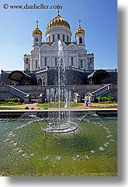images/Asia/Russia/Moscow/Buildings/Churches/CathedralOfChrist/water-fountain-n-church.jpg