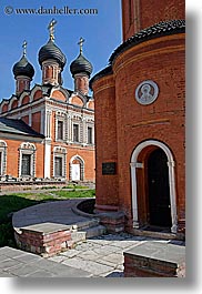 images/Asia/Russia/Moscow/Buildings/Churches/Monestary/black-domed-steeples-3.jpg