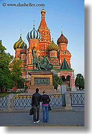 images/Asia/Russia/Moscow/Buildings/Churches/StBasilCathedral/dmitry-pozharsky-n-kuzma-minin-statue-2.jpg