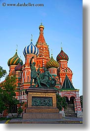 images/Asia/Russia/Moscow/Buildings/Churches/StBasilCathedral/dmitry-pozharsky-n-kuzma-minin-statue-3.jpg