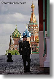 images/Asia/Russia/Moscow/Buildings/Churches/StBasilCathedral/guard-n-st_basil-cathedral.jpg