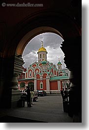 images/Asia/Russia/Moscow/Buildings/Churches/kazan-cathedral-thru-arch.jpg