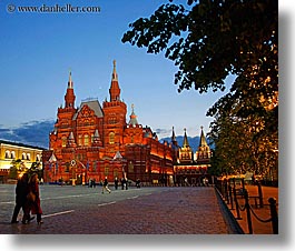 images/Asia/Russia/Moscow/Buildings/HistoricalMuseum/museum-at-dusk-2.jpg