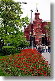 images/Asia/Russia/Moscow/Buildings/HistoricalMuseum/museum-n-tulips.jpg