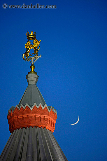 tower-n-crescent-moon-2.jpg