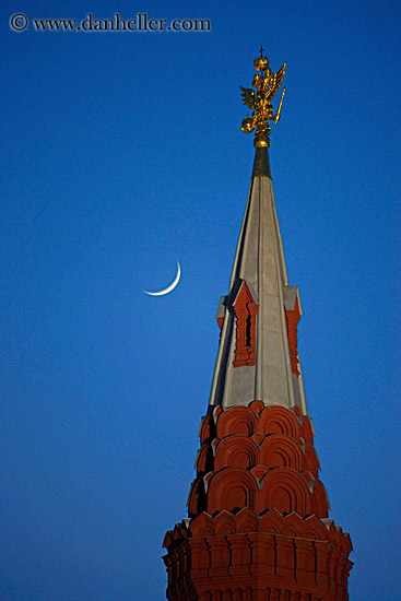 tower-n-crescent-moon-3.jpg