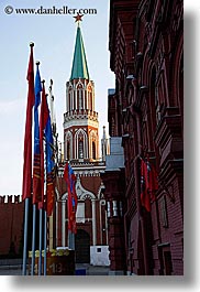 images/Asia/Russia/Moscow/Buildings/Kremlin/nikolskaya-tower-n-flags.jpg