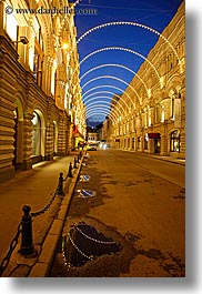 images/Asia/Russia/Moscow/Buildings/RymShoppingMall/mall-lights-at-nite-4.jpg