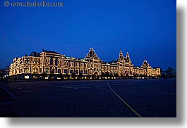 images/Asia/Russia/Moscow/Buildings/RymShoppingMall/rym-mall-lights-at-nite-1.jpg