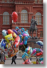 images/Asia/Russia/Moscow/Misc/balloons-n-statue.jpg