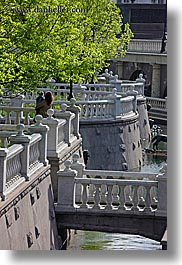 images/Asia/Russia/Moscow/Misc/woman-overlooking-wall-w-tree-02.jpg