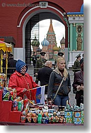 images/Asia/Russia/Moscow/People/Groups/ppl-gifts-n-st_basil-church.jpg