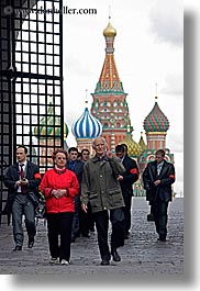 images/Asia/Russia/Moscow/People/Groups/ppl-walking-by-st_basil-church.jpg