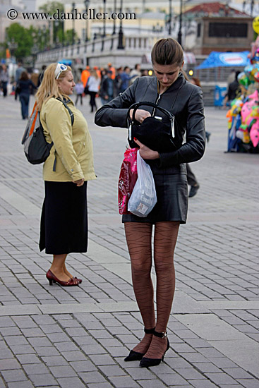 tall-woman-w-long-legs-3.jpg