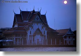 images/Asia/Thailand/Bangkok/Misc/hazy-temple-n-sun.jpg